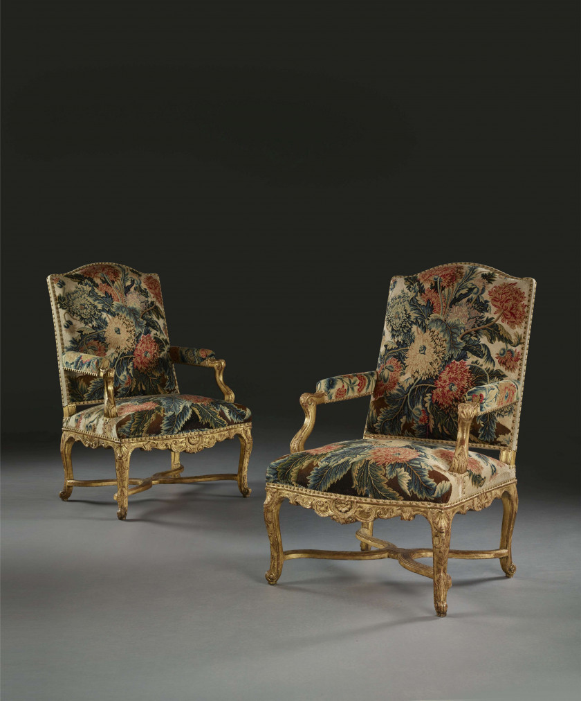 PAIRE DE FAUTEUILS À LA REINE D'ÉPOQUE RÉGENCE