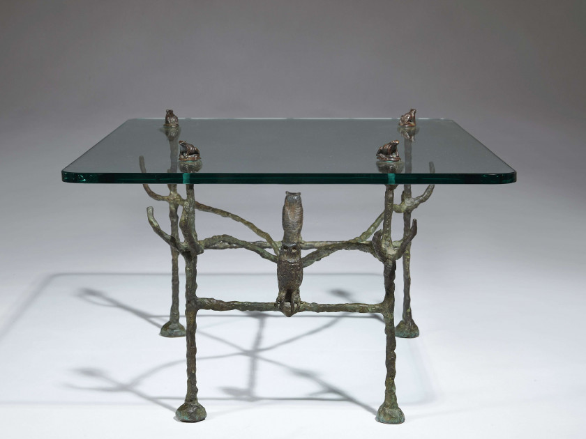 Diego GIACOMETTI (1902-1985) 1902-1985 Table basse trapézoïdale, modèle aux " hiboux et aux grenouilles " - Modèle créé circa 1960,...