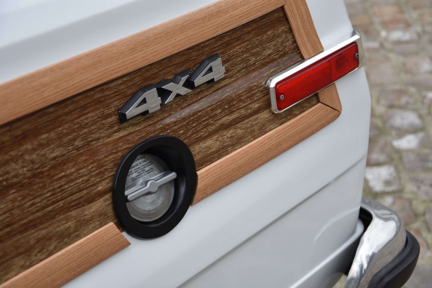 1990 Jeep Grand Wagoneer  No reserve