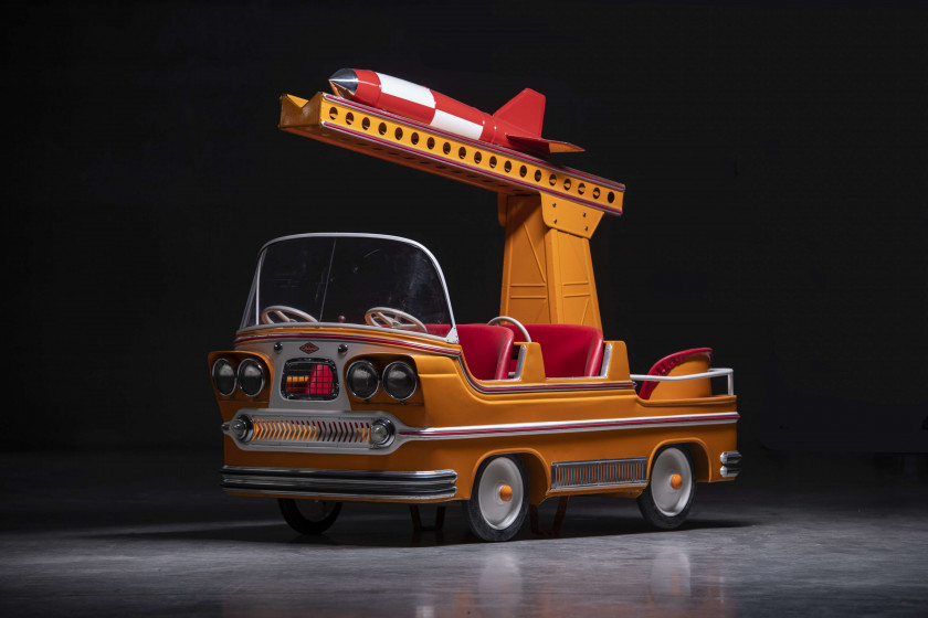 L'AUTOPEDE - CAMION LANCE-ROQUETTES  Voiturette de manège, Belgique, circa 1960