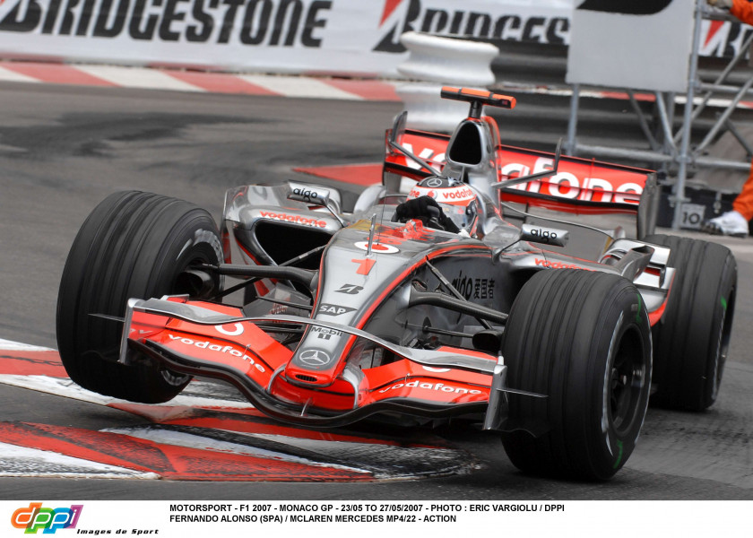 MCLAREN - Saison 2007  Nez complet de F1