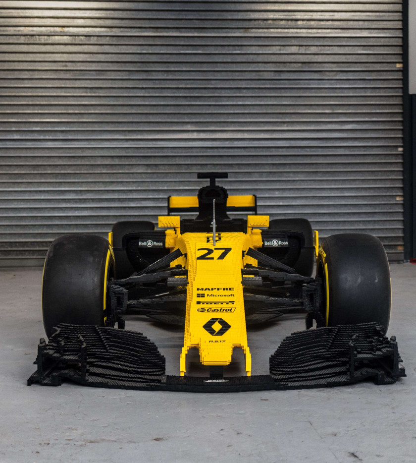 2017 RENAULT F1 TEAM X LEGO  Exceptionnelle Monoplace R.S.17 à l'échelle 1 construite en briques LEGO. Pièce unique