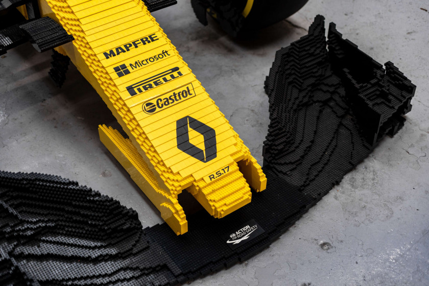 2017 RENAULT F1 TEAM X LEGO  Exceptionnelle Monoplace R.S.17 à l'échelle 1 construite en briques LEGO. Pièce unique