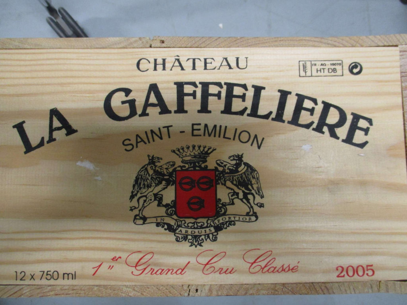 12 bouteilles CHÂTEAU LA GAFFELIERE 2005 1er GCC (B) Saint Emilion Caisse bois d'origine
