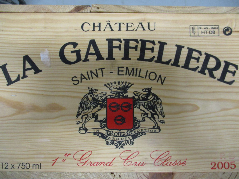 12 bouteilles CHÂTEAU LA GAFFELIERE 2005 1er GCC (B) Saint Emilion Caisse bois d'origine
