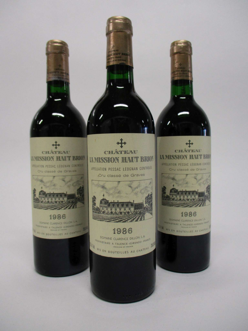 3 bouteilles CHÂTEAU LA MISSION HAUT BRION 1986 CC Pessac Léognan (base goulot)