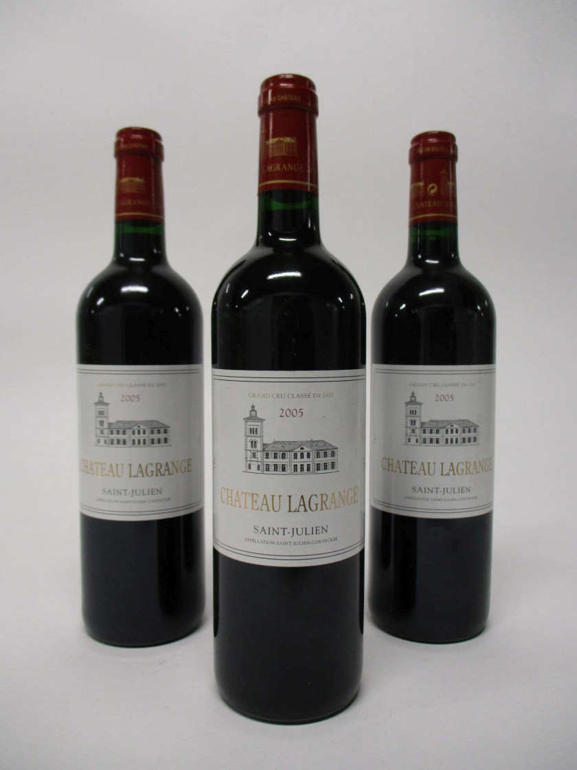 12 bouteilles CHÂTEAU LAGRANGE 2005 3è GC Saint Julien (1 étiquette léger tachée)