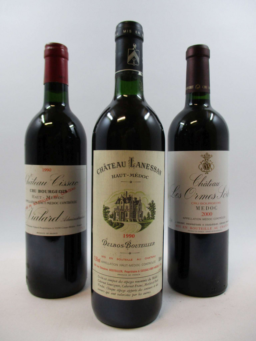 12 bouteilles 6 bts : CHÂTEAU CISSAC 1990 Haut Médoc (base goulot, étiquettes abimées, léger déchirées. Capsules léger abimées)
