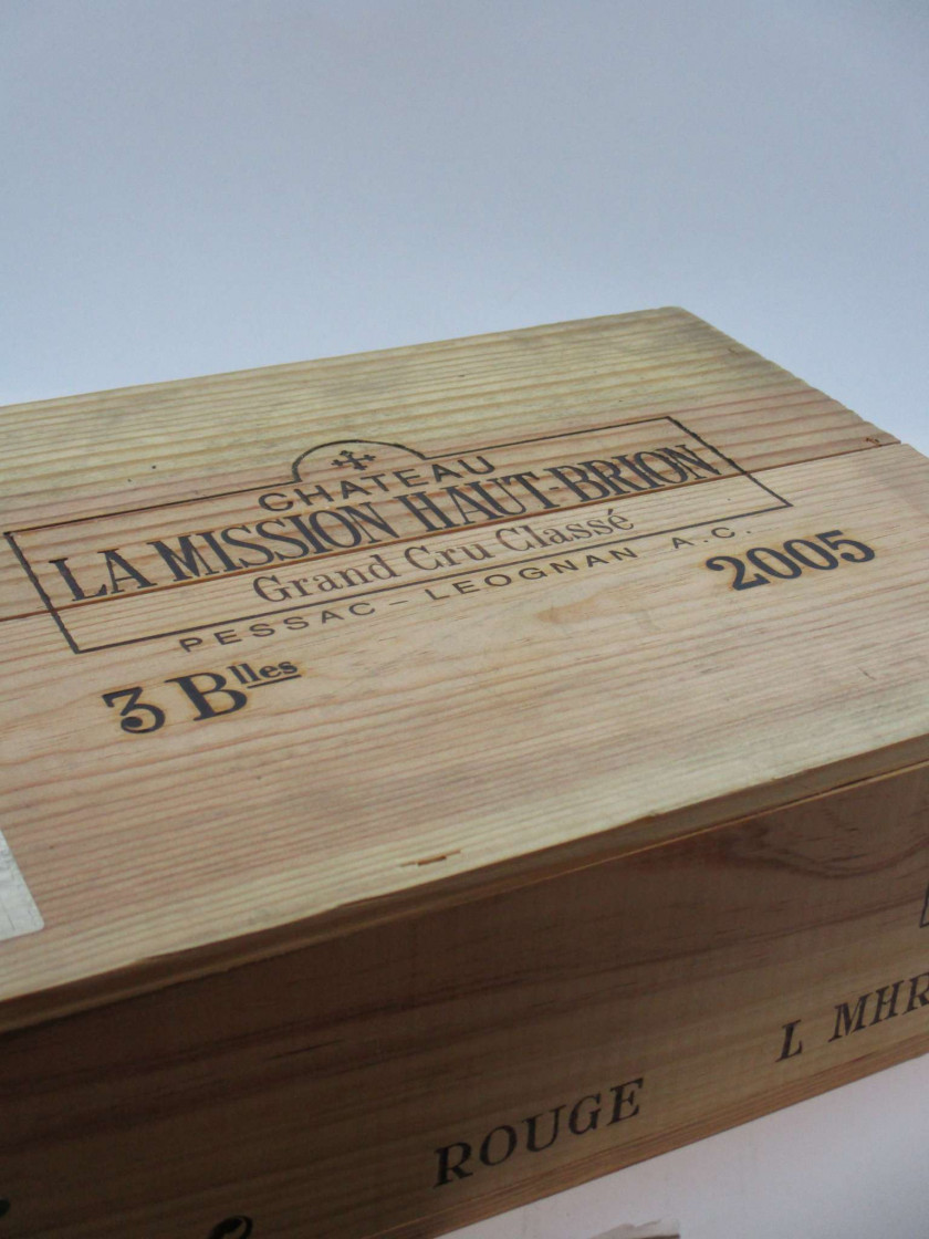 3 bouteilles CHÂTEAU LA MISSION HAUT BRION 2005 CC Pessac Léognan Caisse bois d'origine