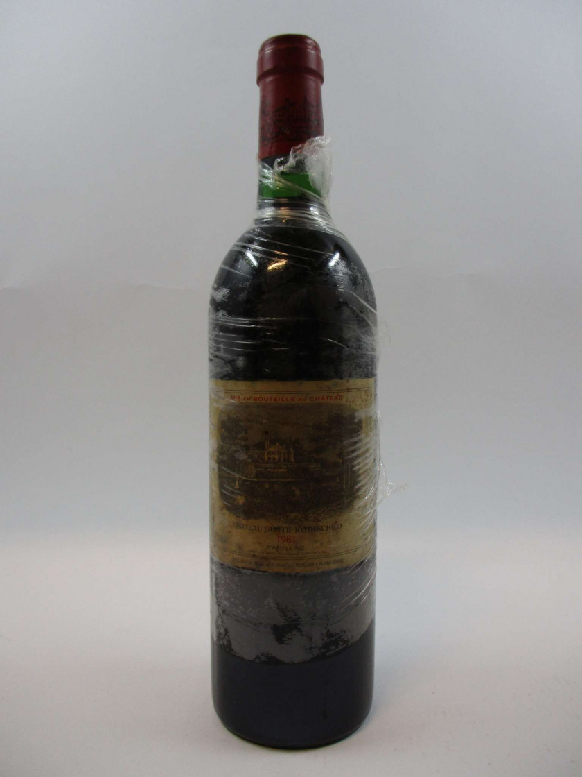 1 bouteille CHÂTEAU LAFITE ROTHSCHILD 1981 1er GC Pauillac (étiquette filmée