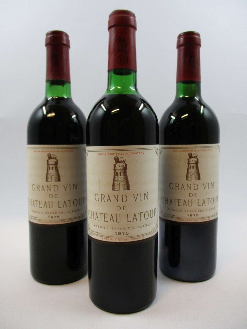 3 bouteilles CHÂTEAU LATOUR 1975 1er GC Pauillac (2 base goulot
