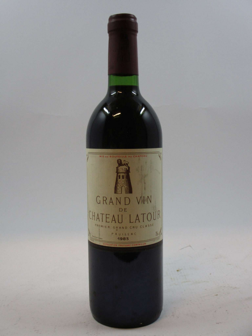 1 bouteille CHÂTEAU LATOUR 1983 1er GC Pauillac (étiquette léger abimée