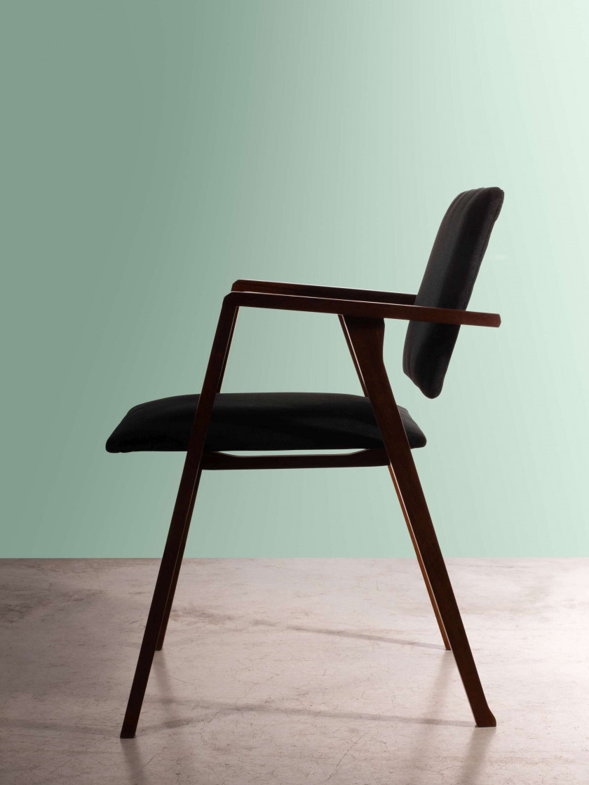 Franco ALBINI (1905 - 1977) Suite de douze chaises mod. PT1 dites «Luisa» – Création 1950 Piètement en bois, assise et dossier tapis...