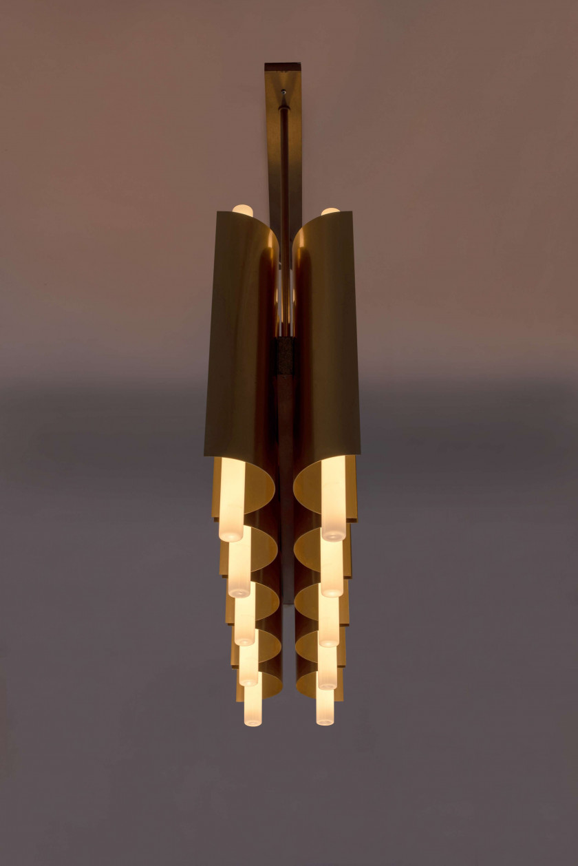 Gio PONTI (1891 - 1979) Suspension à dix lumières – Circa 1950 Structure en laiton, réflecteurs en aluminium anodisé doré