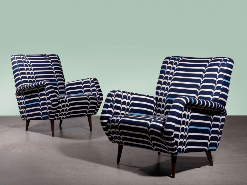 Gio PONTI (1891 - 1979 ) Paire de fauteuils mod. 803 – 1954 Piètement et structure en bois massif, tapissé de tissu bleu et blanc de...