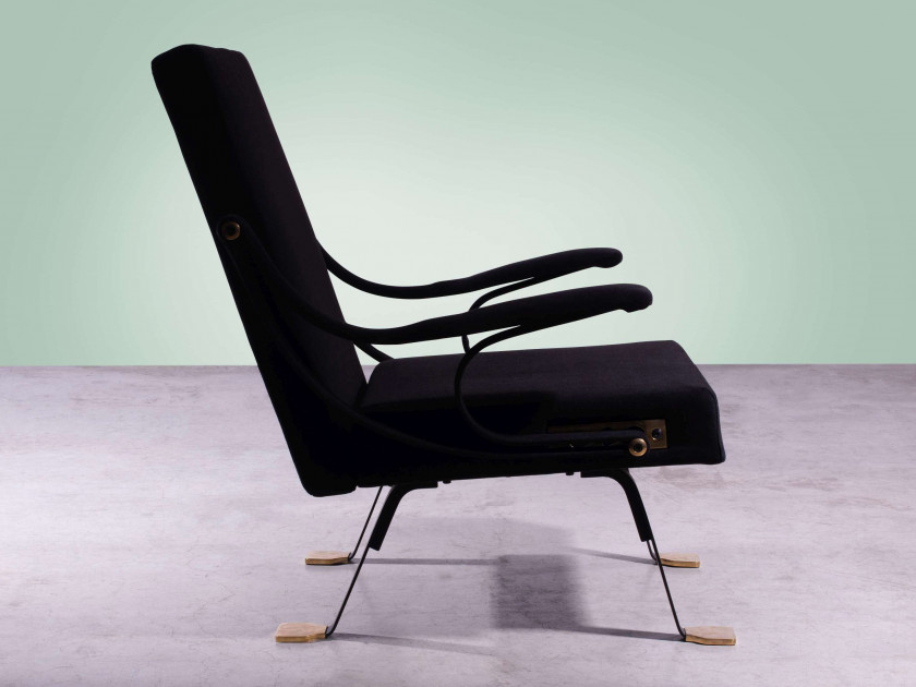 Ignazio GARDELLA (1905 - 1999) Paire de fauteuils dits «Digamma» - 1957 Piètement en métal laqué noir et sabots en laiton, assise, d...