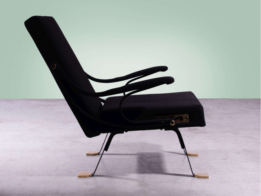 Ignazio GARDELLA (1905 - 1999) Paire de fauteuils dits «Digamma» - 1957 Piètement en métal laqué noir et sabots en laiton, assise, d...