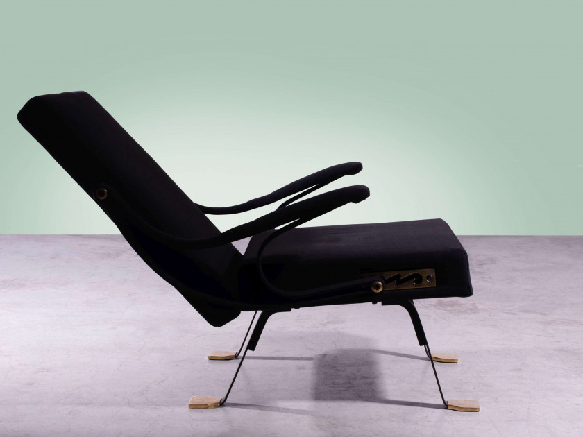 Ignazio GARDELLA (1905 - 1999) Paire de fauteuils dits «Digamma» - 1957 Piètement en métal laqué noir et sabots en laiton, assise, d...