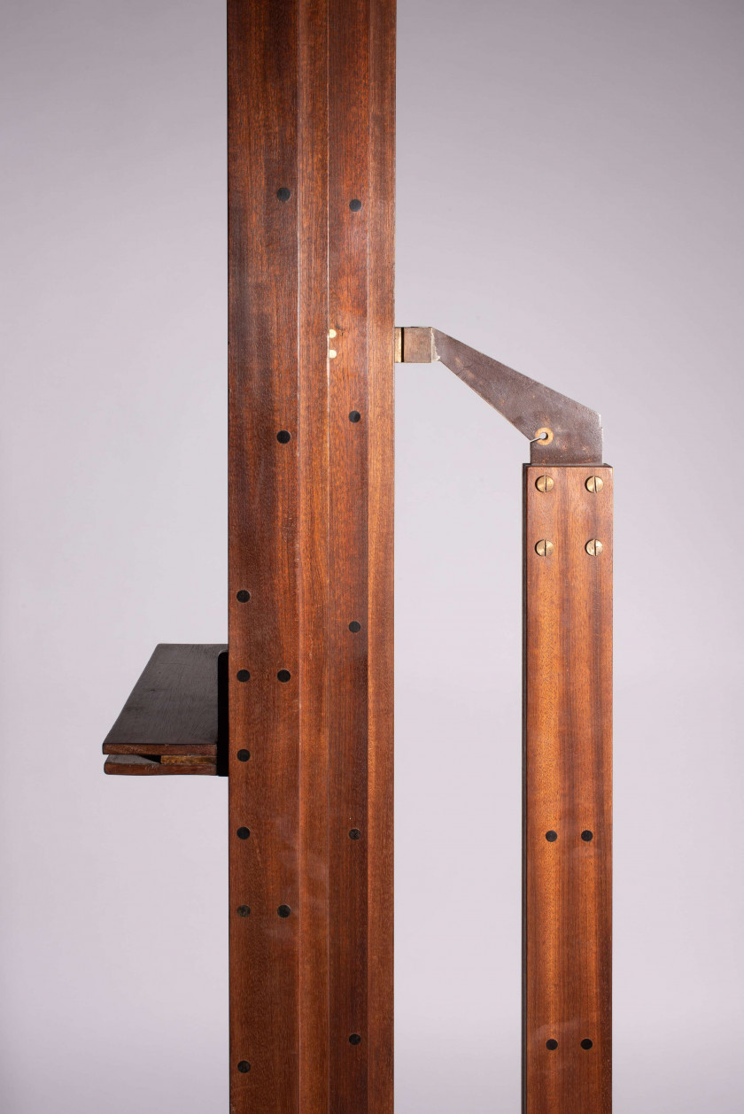 Carlo SCARPA (1906 - 1978) Rare chevalet – Circa 1950 Structure en acajou, acier et laiton