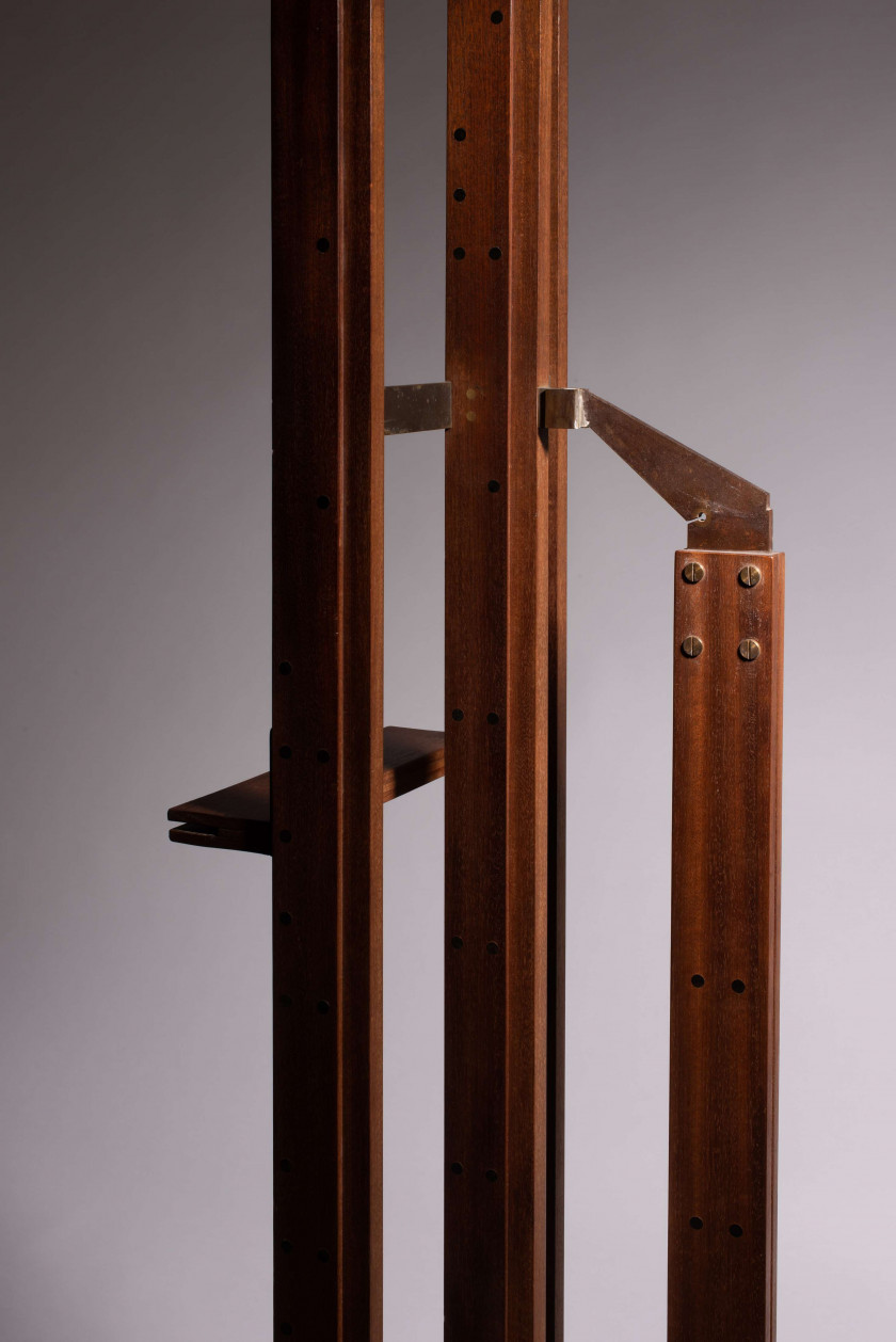 Carlo SCARPA (1906 - 1978) Rare chevalet – Circa 1950 Structure en acajou, acier et laiton