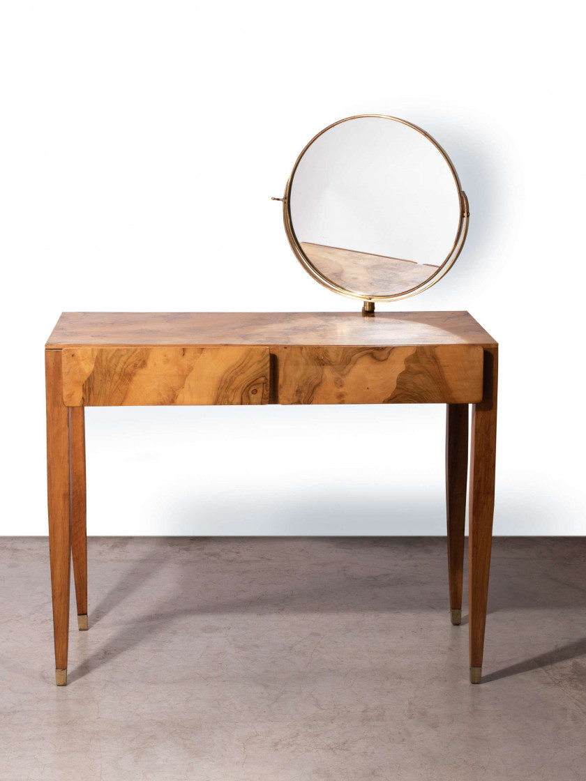 Gio PONTI (1891 - 1979) Console-Coiffeuse – Circa 1950 Piètement en noyer massif, plateau et tiroirs en placage d’olivier de Ferrare...