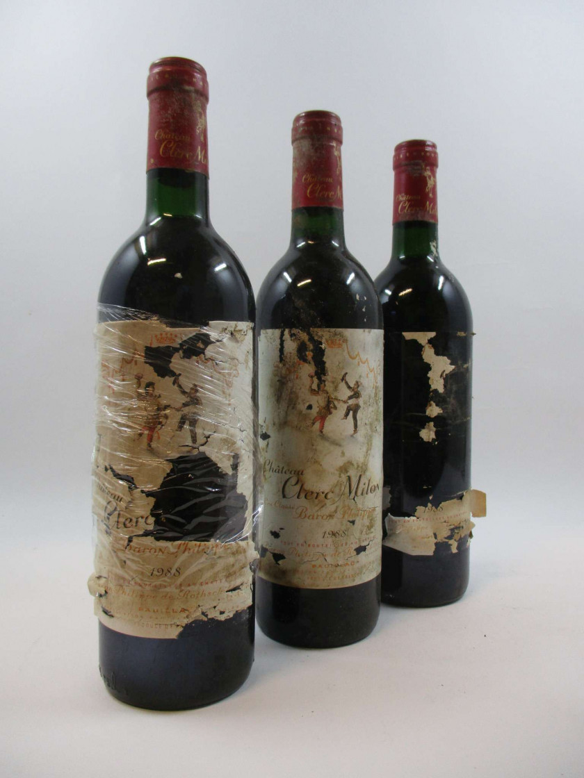 9 bouteilles CHÂTEAU CLERC MILON 1988 5è GC Pauillac (8 base goulot 1 légèrement bas, étiquettes très déchirées et abimées dont 2 qu...