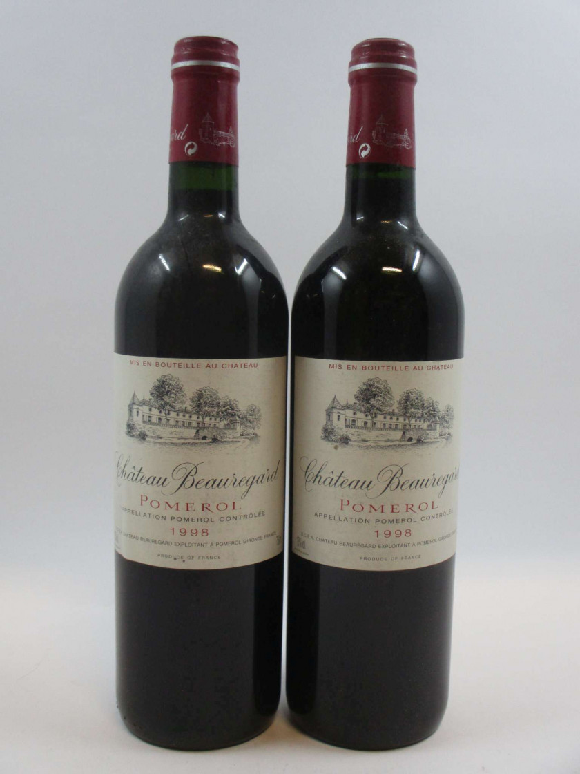 12 bouteilles CHÂTEAU BEAUREGARD 1998 Pomerol (étiquette léger abimées)