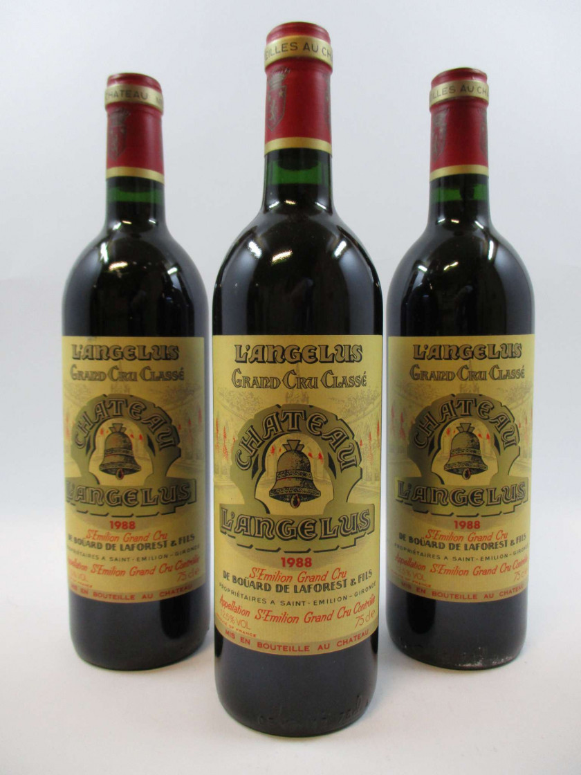 3 bouteilles CHÂTEAU ANGELUS 1988 1er GCC (A) Saint Emilion