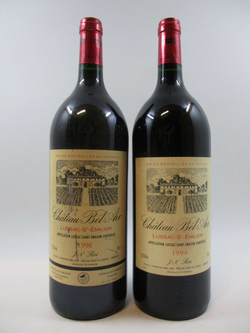2 magnums 1 mag :   CHÂTEAU BELAIR 1994 Lussac Saint Emilion (étiquette léger tachée)