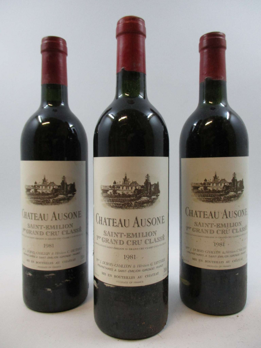 12 bouteilles CHÂTEAU AUSONE 1981 1er GCC (A) Saint Emilion (9 base goulot