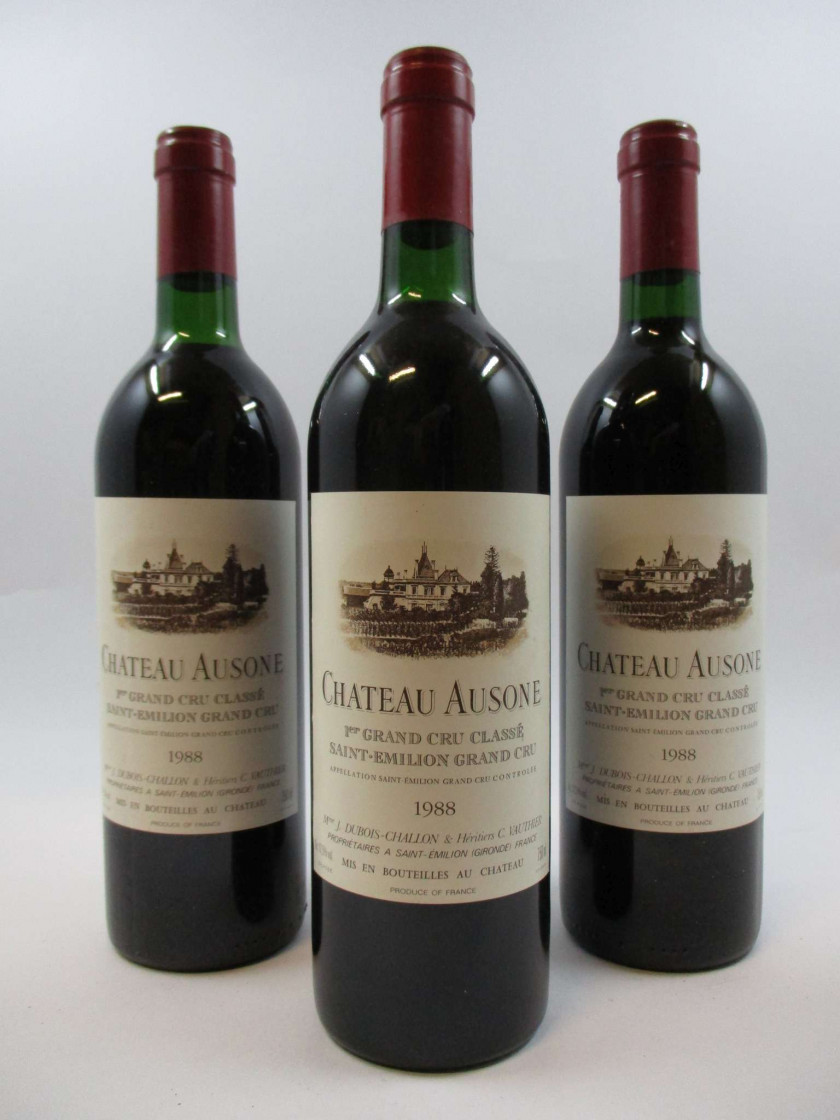 3 bouteilles CHÂTEAU AUSONE 1988 1er GCC (A) Saint Emilion (dont 2 base goulot)
