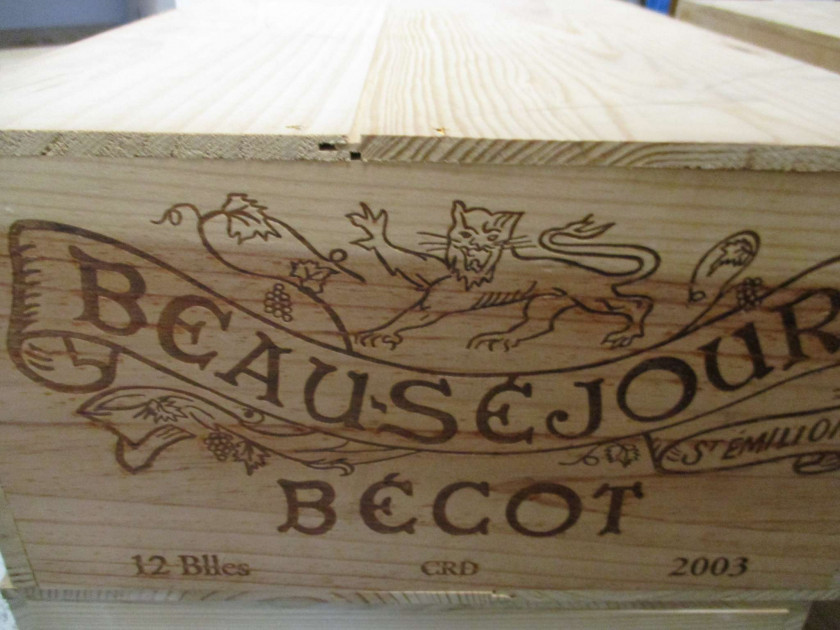12 bouteilles CHÂTEAU BEAUSEJOUR BECOT 2003 1er GCC (B) Saint Emilion Caisse bois d'origine