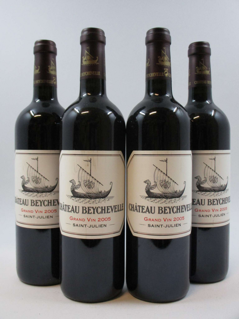 4 bouteilles CHÂTEAU BEYCHEVELLE 2005 4è GC Saint Julien (étiquettes très léger tachées)