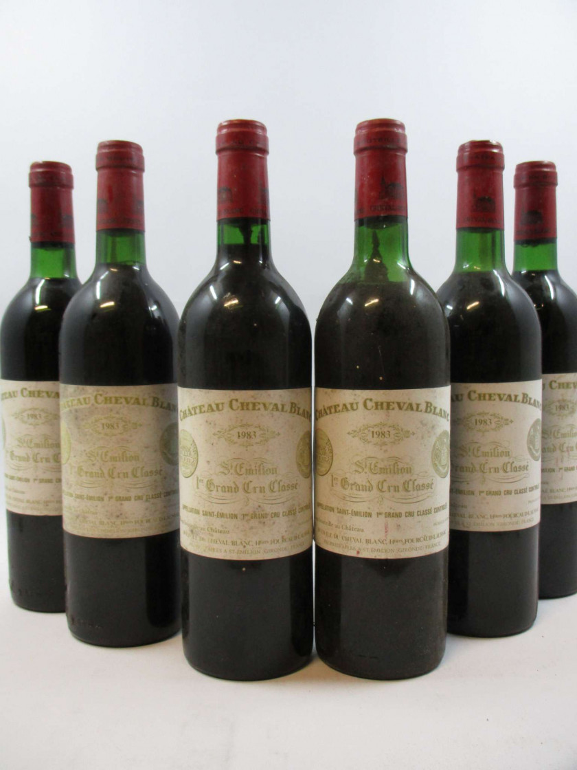 6 bouteilles CHÂTEAU CHEVAL BLANC 1983 1er GCC (A) Saint Emilion (1 mi épaule
