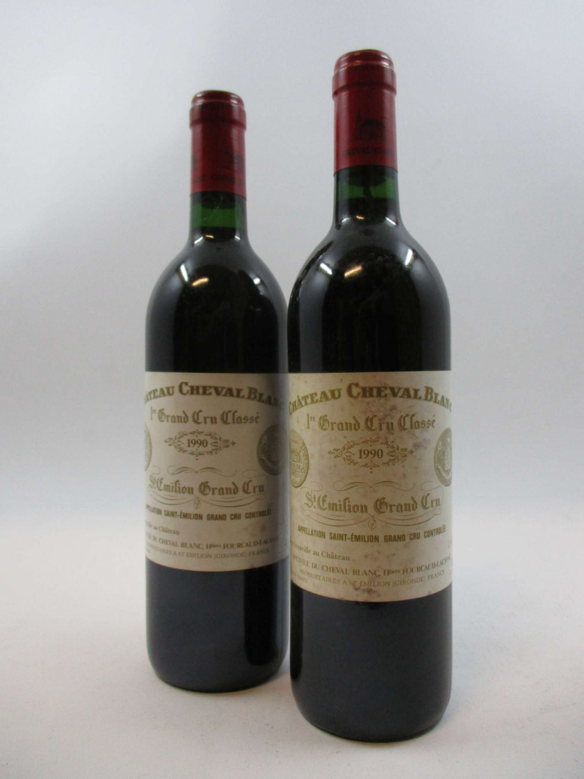2 bouteilles CHÂTEAU CHEVAL BLANC 1990 1er GCC (A) Saint Emilion (étiquettes tachées)