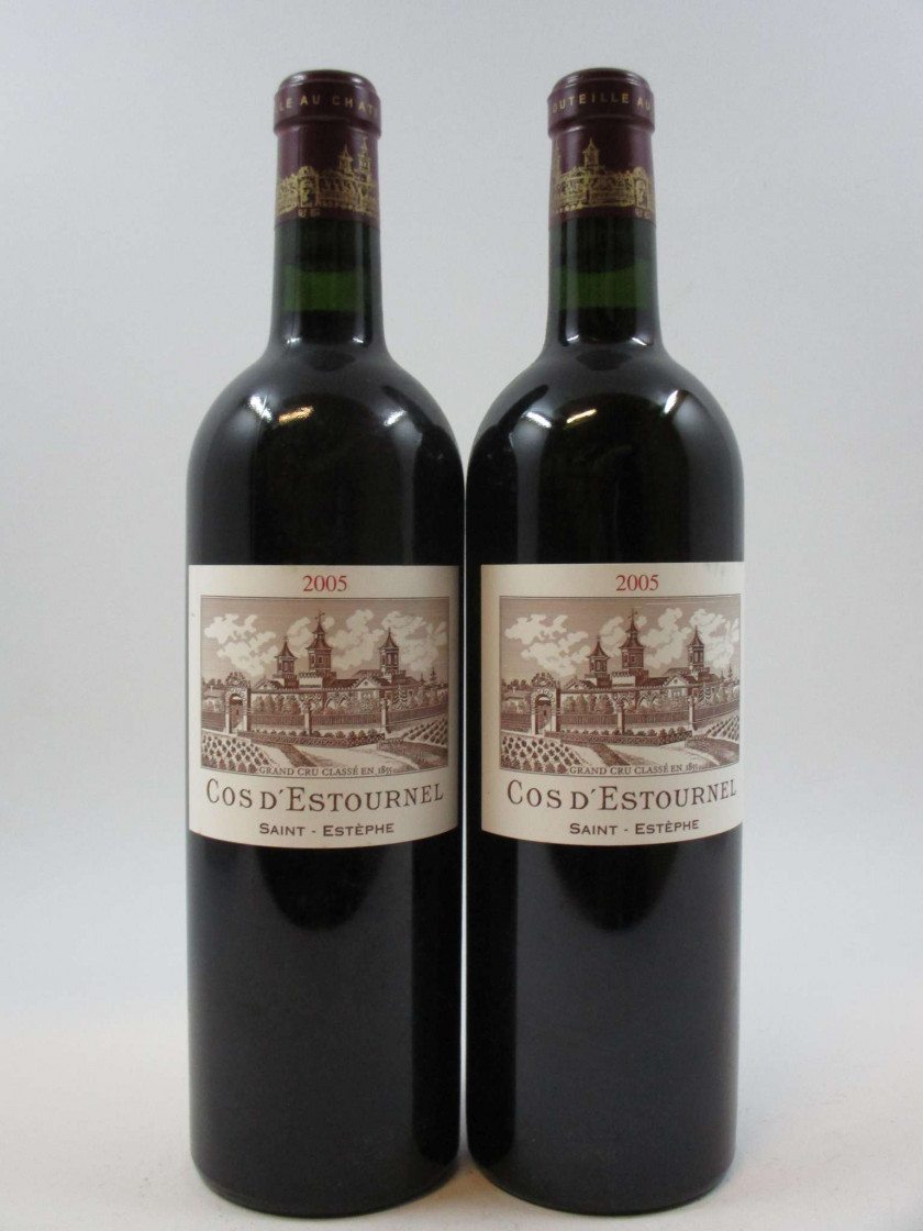 2 bouteilles CHÂTEAU COS D'ESTOURNEL 2005 2è GC Saint Estèphe (étiquettes très léger tachées)