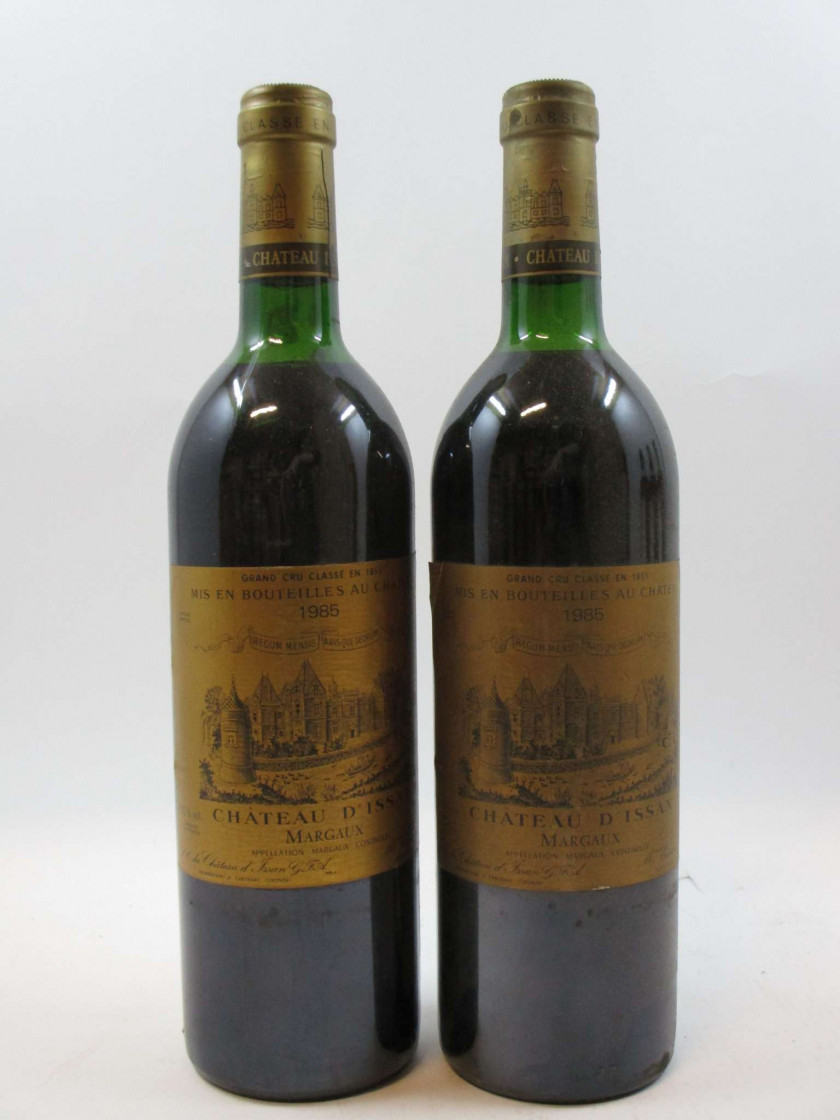 12 bouteilles CHÂTEAU D'ISSAN 1985 3è GC Margaux (haute épaule