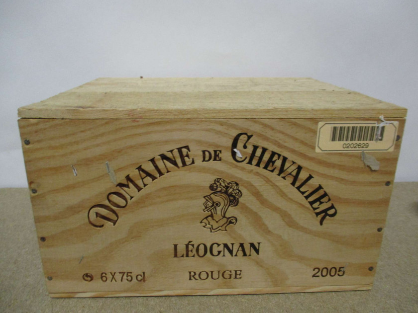 6 bouteilles DOMAINE DE CHEVALIER 2005 CC Pessac Léognan (Caisse bois d'origine)