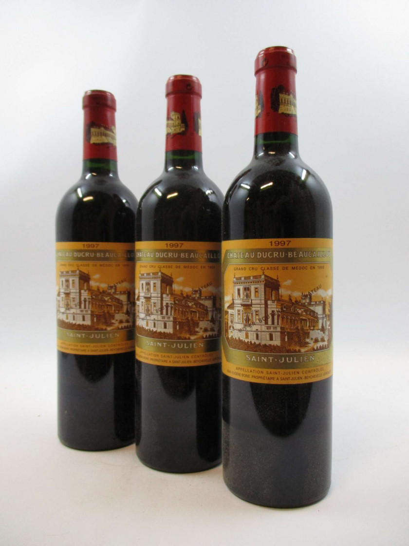 3 bouteilles CHÂTEAU DUCRU BEAUCAILLOU 1997 2è GC Saint Julien (1 capsule léger corrodée)