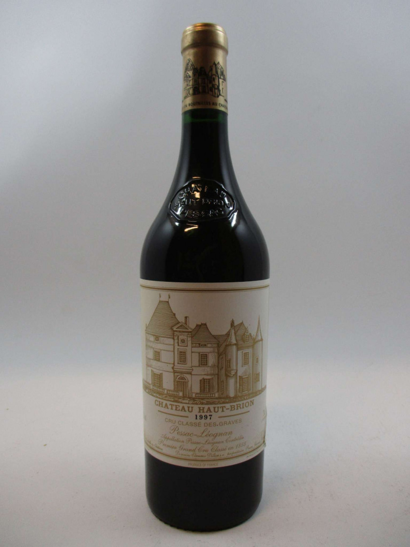1 bouteille CHÂTEAU HAUT BRION 1997 1er GC Pessac Léognan (étiquette fanée)