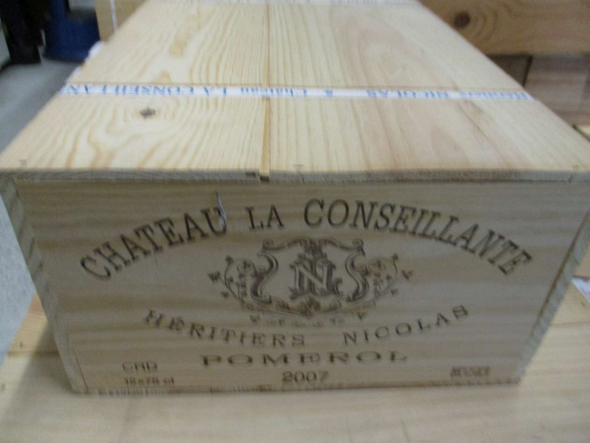 12 bouteilles CHÂTEAU LA CONSEILLANTE 2007 Pomerol Caisse bois d'origine cerlée