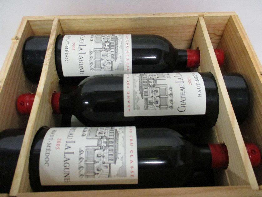 6 bouteilles CHÂTEAU LA LAGUNE 2005 3è GC Haut Médoc Caisse bois d'origine (abimée)