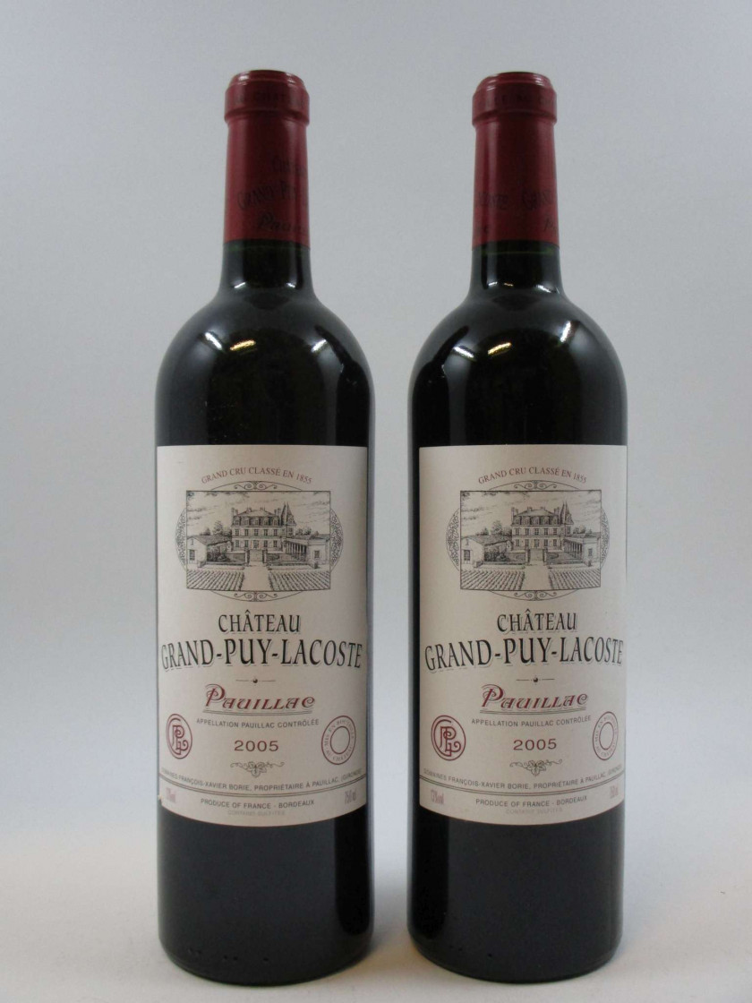 12 bouteilles CHÂTEAU GRAND PUY LACOSTE 2005 5è GC Pauillac (Caisse bois d'origine (léger abimée)