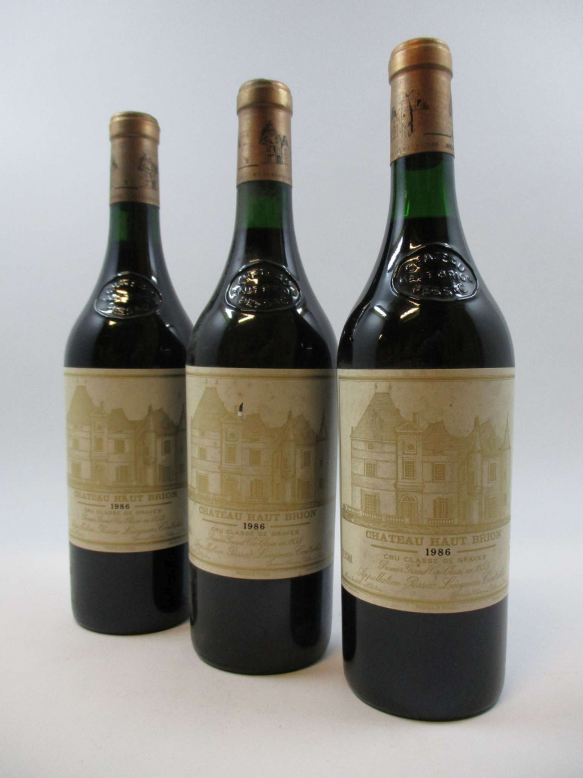 3 bouteilles CHÂTEAU HAUT BRION 1986 1er GC Pessac Léognan (étiquettes tachées