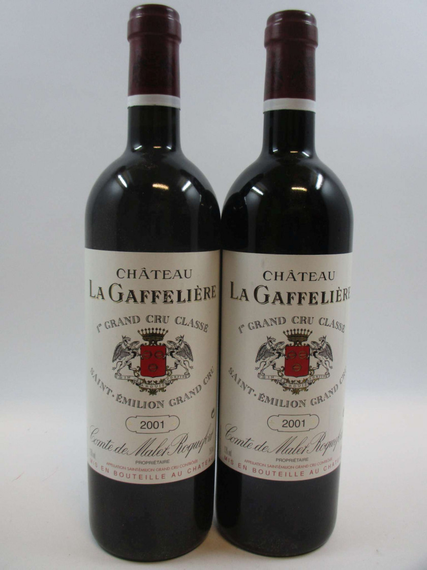 11 bouteilles CHÂTEAU LA GAFFELIERE 2001 1er GCC (B) Saint Emilion (étiquettes fanées)