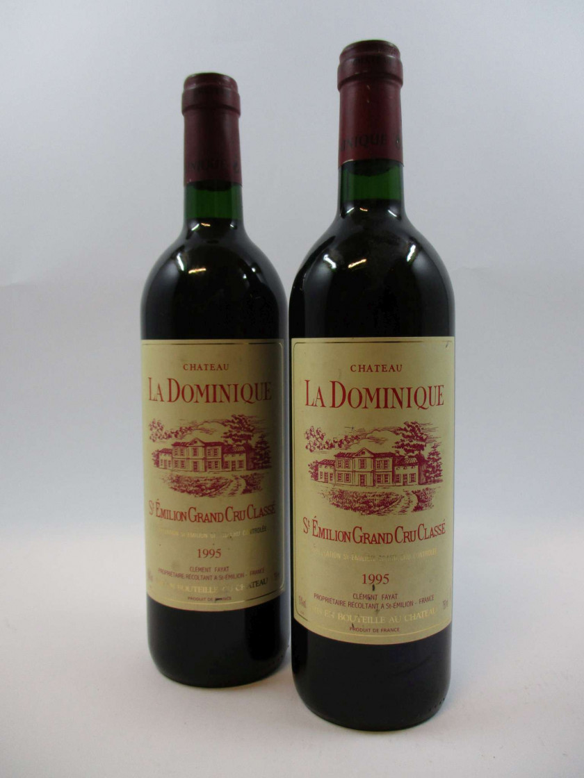 2 bouteilles CHÂTEAU LA DOMINIQUE 1995 GCC Saint Emilion (étiquettes fanées)