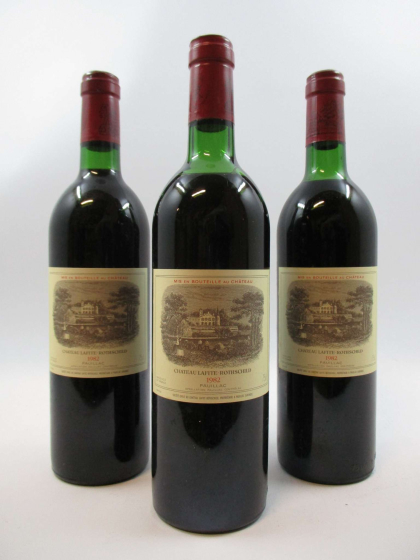 12 bouteilles CHÂTEAU LAFITE ROTHSCHILD 1982 1er GC Pauillac (3 base goulot