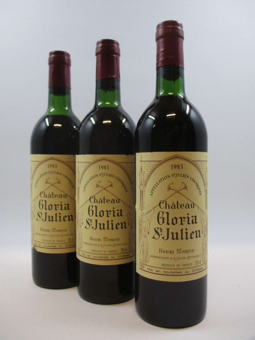 12 bouteilles CHÂTEAU GLORIA 1983 Saint Julien (légèrement bas