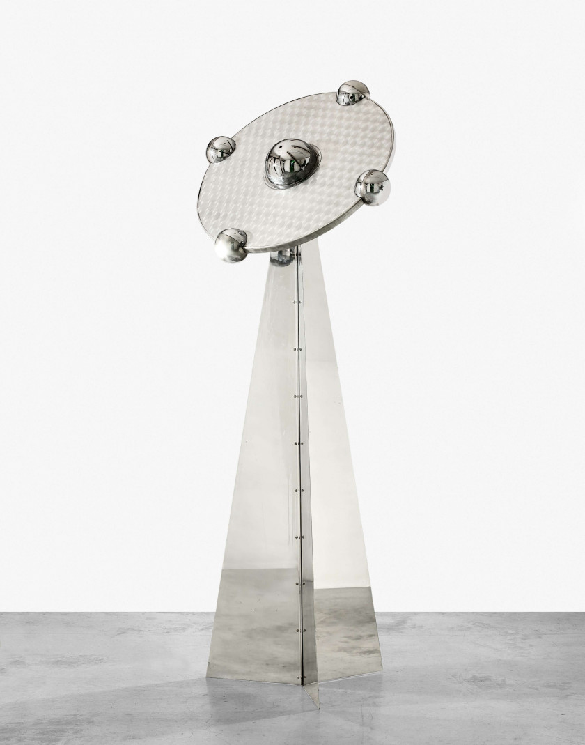 Yonel LEBOVICI (1937-1998) LAMPE DITE "SOUCOUPE" GRAND MODELE - 1978 Corps en aluminium poli et acier nickelé, lumière dichroïque