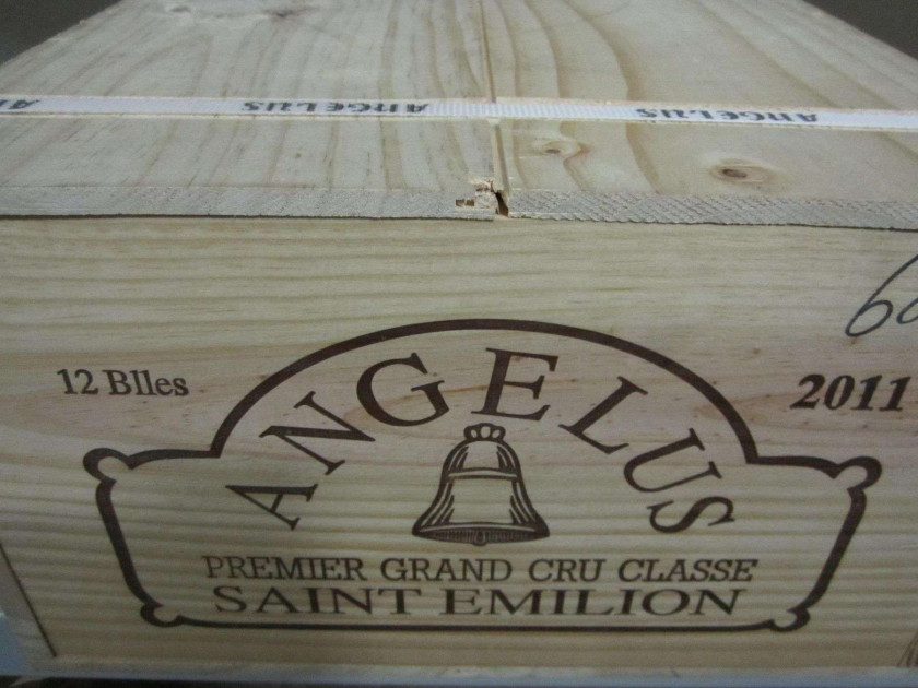 12 bouteilles CHÂTEAU ANGELUS 2011 1er GCC (B) Saint Emilion Caisse bois d'origine cerclée